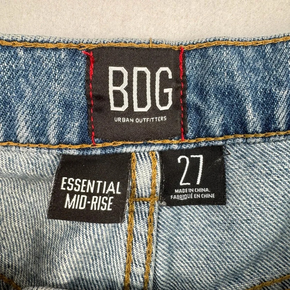 BDG Essential Mid Rise Cut Off Jean Shorts Womens Size 27 Light Wash - Picture 3 of 10